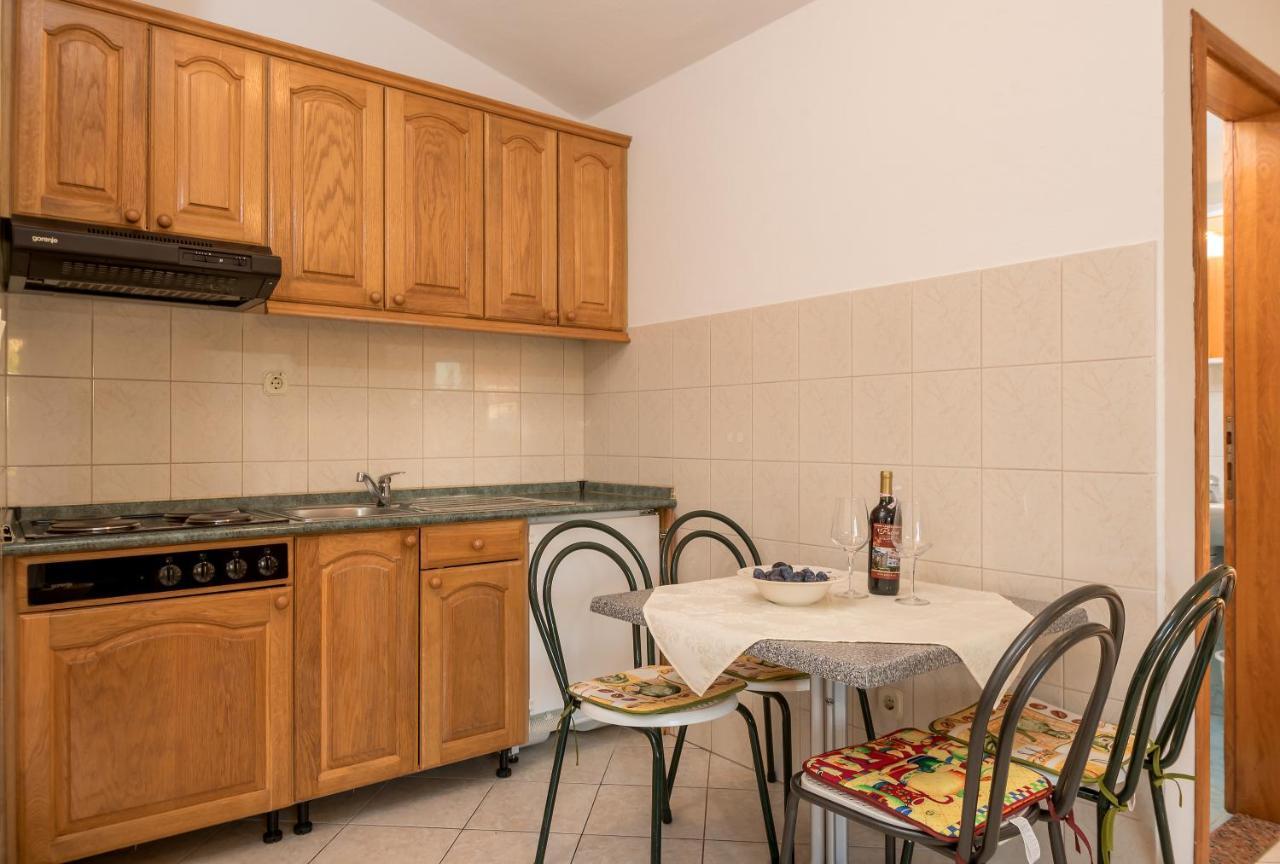 Apartmani Putnik Baska Voda Exterior photo